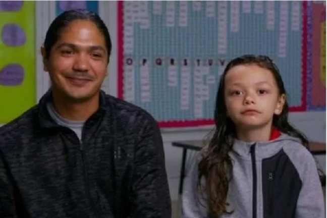 Criança salva colega engasgado com manobra que viu em série de TV 