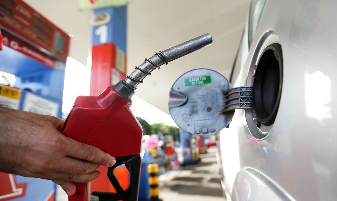 Postos são notificados por cobrarem mais de R$ 8 no litro da gasolina no Amazonas