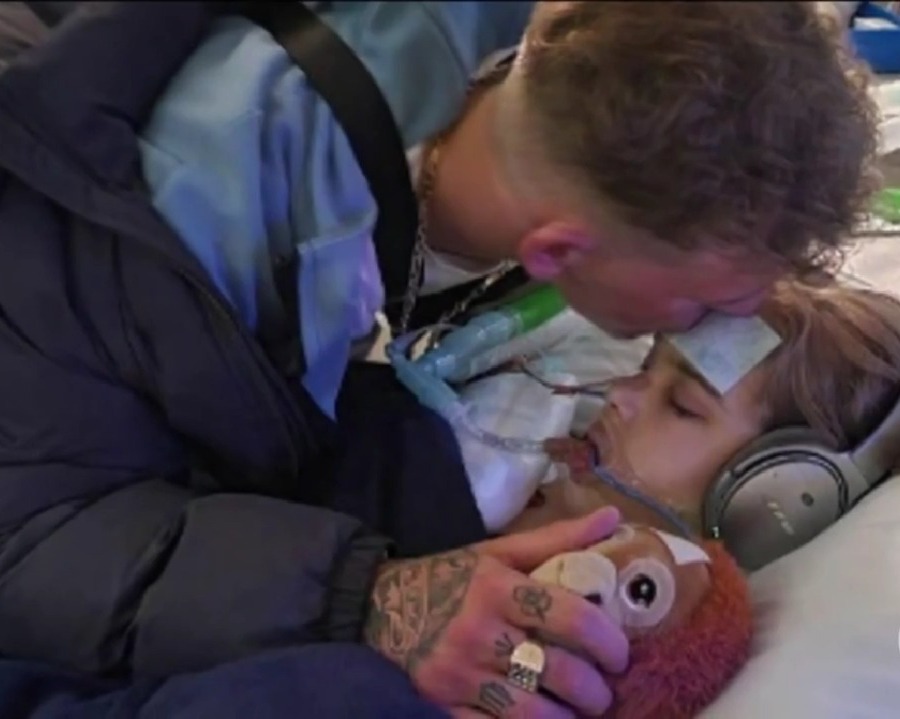 Família perde batalha judicial e aparelhos que mantinham filho vivo são desligados