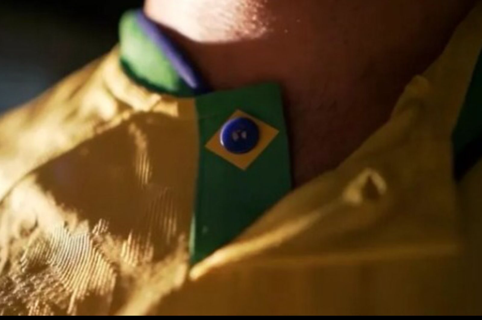 CBF apresenta novas camisas da seleção brasileira para a Copa do Mundo