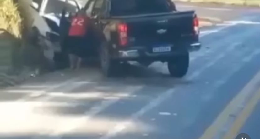 Vídeo: Acidente entre carros deixa uma pessoa ferida na BR-174