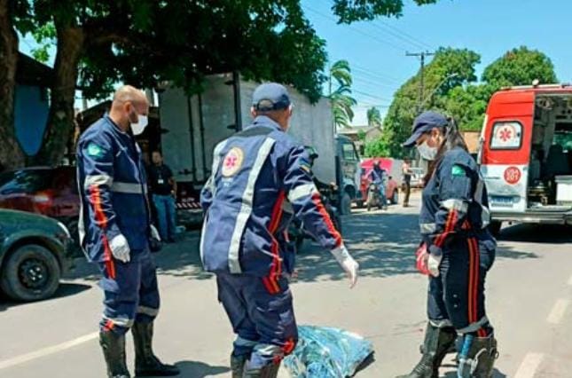 Mulher morre esmagada após motorista abrir porta de carro bruscamente