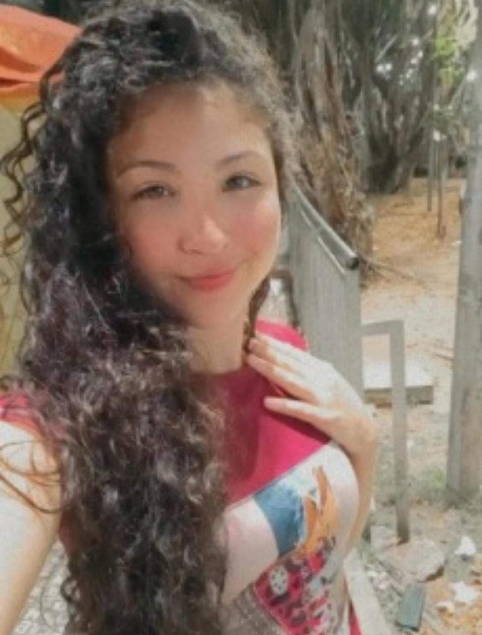 Mãe procura filha que desapareceu após conhecer homem na internet em Manaus