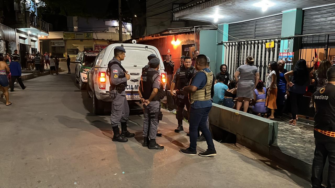 Travesti é assassinada a tiros dentro de casa em Manaus