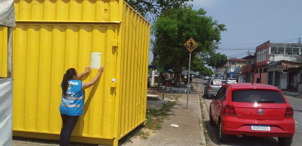 Container instalado no meio do canteiro central em Manaus será removido
