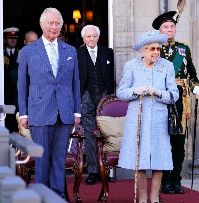 Charles é o novo rei; saiba tudo sobre o sucessor da rainha Elizabeth II