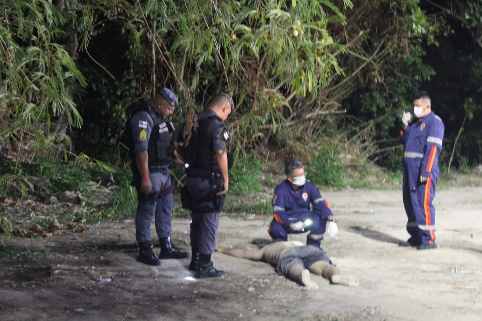 Homem é espancado até a morte em campo de futebol em Manaus