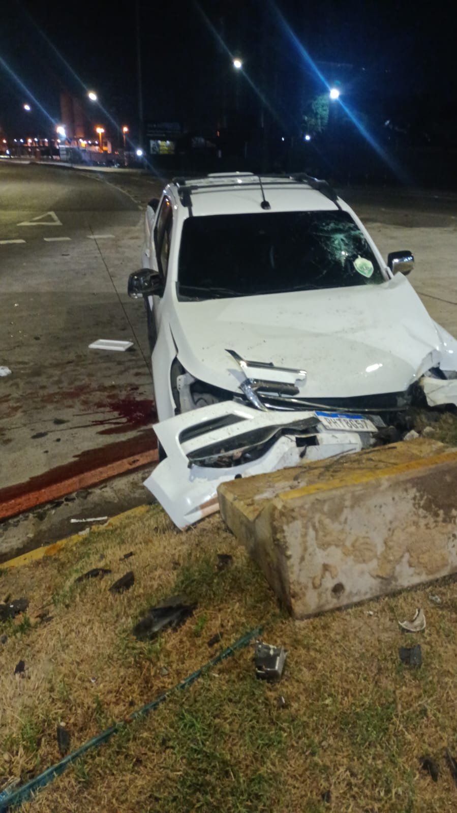 Homens ficam feridos em acidente gravíssimo na av. Torquato Tapajós 