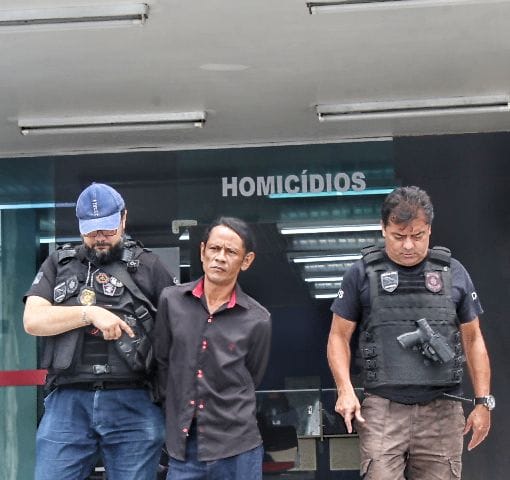 Homem diz que matou comerciante a facadas em Manaus para defender a mãe