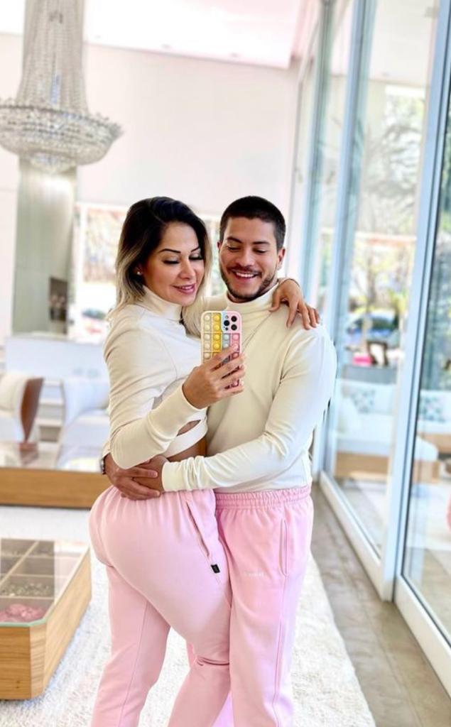 Maíra Cardi anuncia fim do casamento com Arthur Aguiar