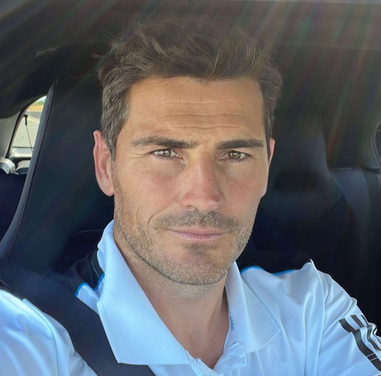 Ex-goleiro Casillas faz postagem se assumindo gay e diz que foi hackeado