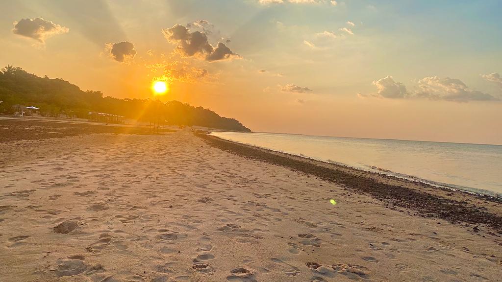 Brincar em rios, lagos ou no mar na infância pode melhorar saúde mental, diz estudo