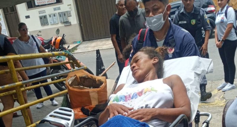 Moradora de rua dá à luz em avenida de Manaus e é socorrida por PMs