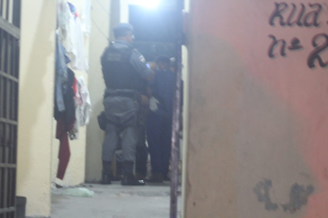 Criminosos invadem vila e matam homem dentro de kitnet em Manaus