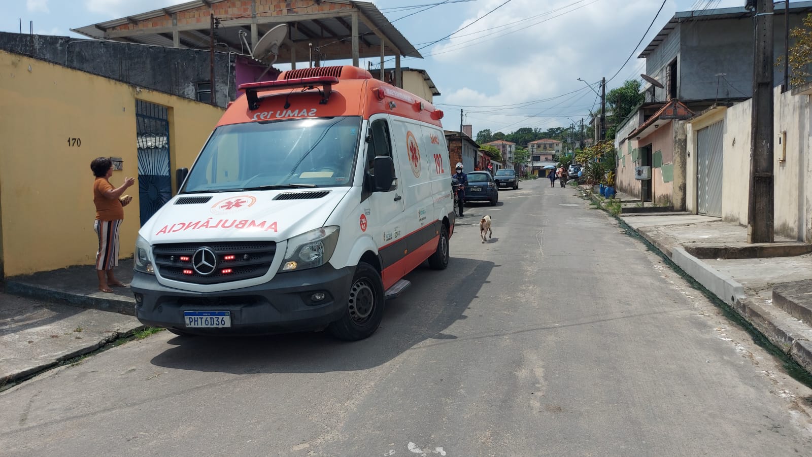 Homem é atropelado na frente da própria casa em Manaus