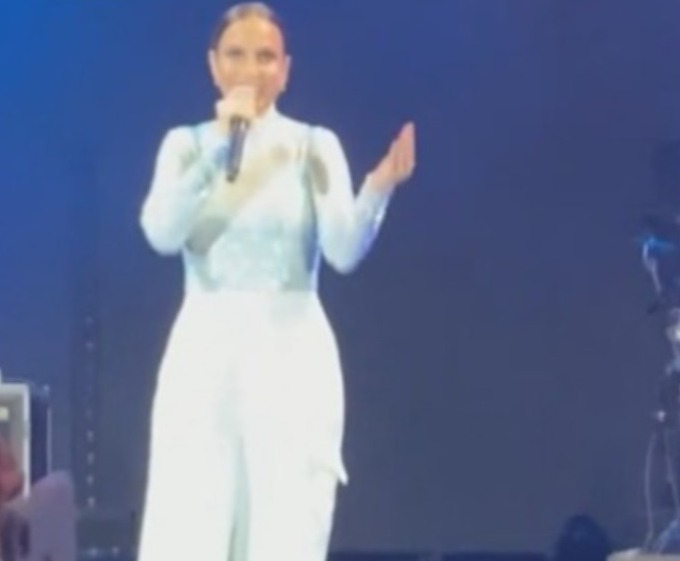 Ivete Sangalo apoia coro pró-Lula durante show, mas não declara voto 