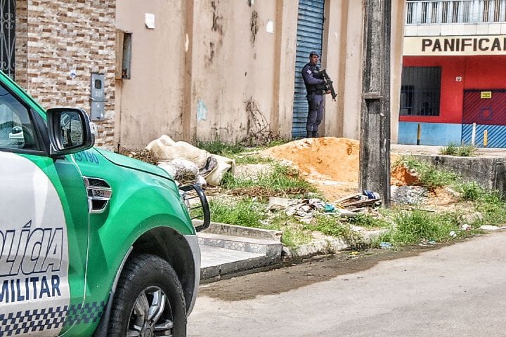 Corpo embalado em saco plástico é encontrado em rua de Manaus