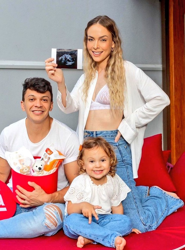 Youtubers Julio Cocielo e Tata anunciam 2ª gravidez