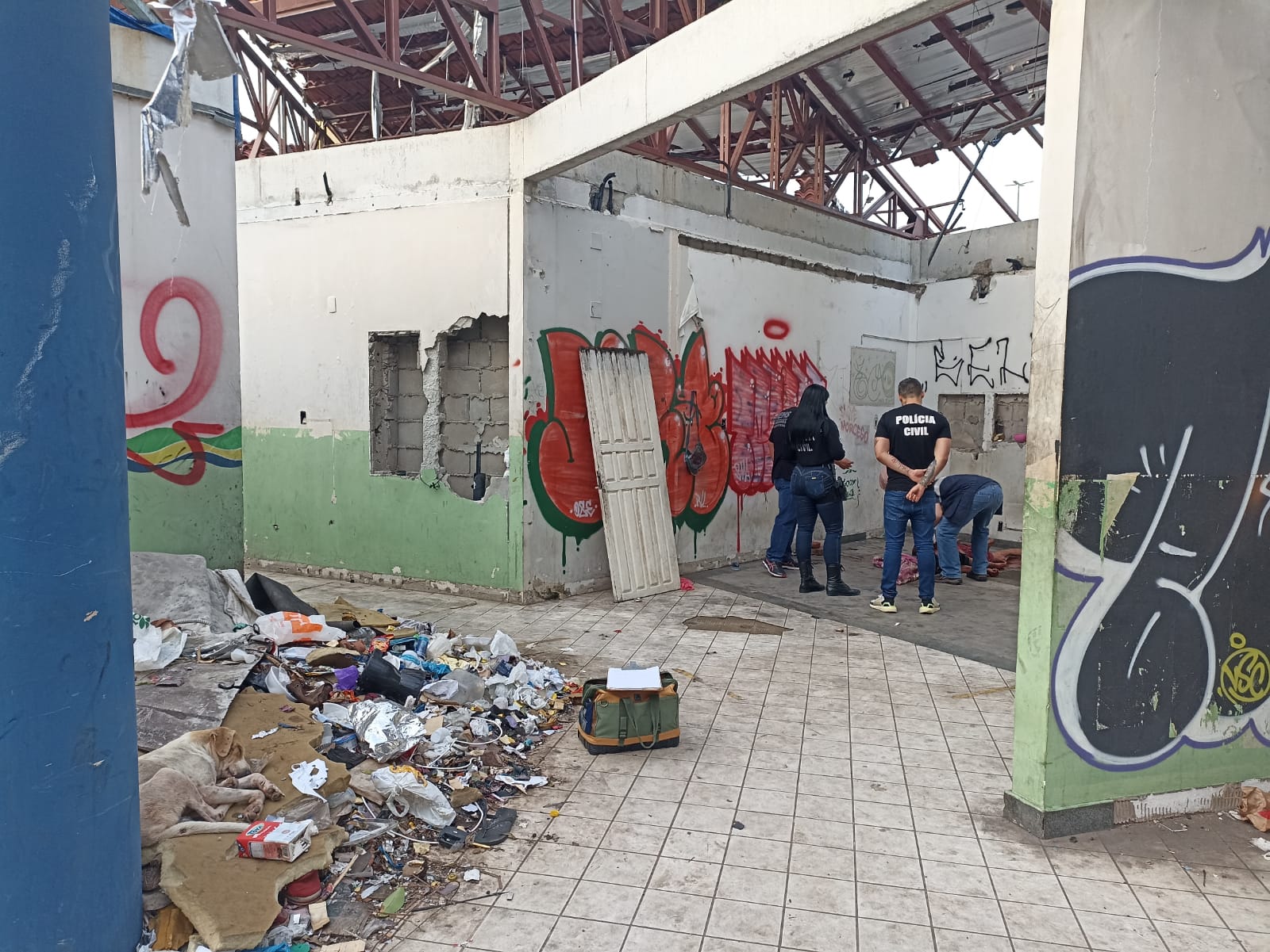 Homem é achado com cabeça esmagada a pedradas dentro de PAC em Manaus