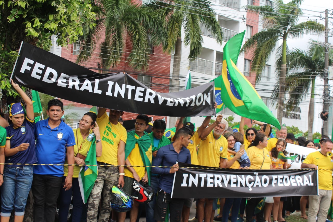 Apoiadores de Bolsonaro pedem intervenção federal em protesto em Manaus 