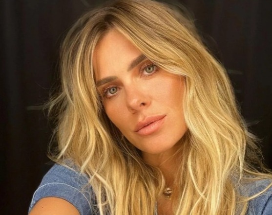 Carolina Dieckmann revela se ainda manda nudes após vazamento de fotos