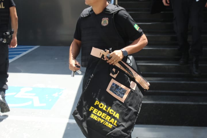 PF deixa agência de publicidade em Manaus após quase 6 horas de operação