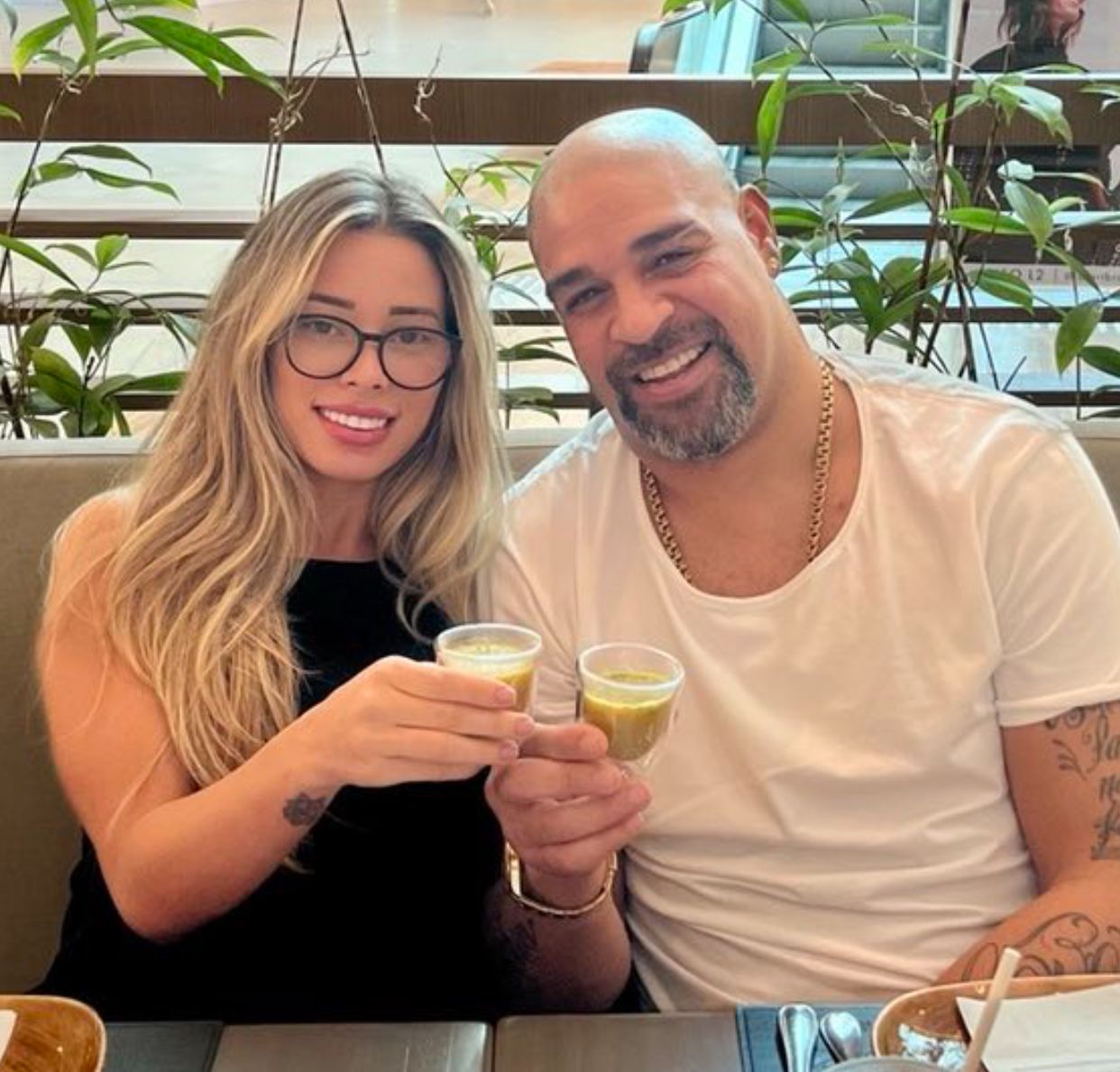 Ex de Adriano Imperador se pronuncia após separação relâmpago