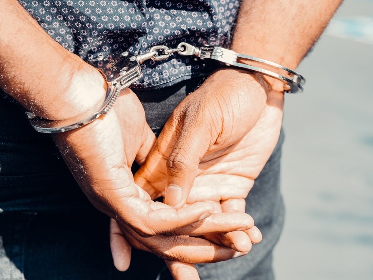 Homem é preso após ser denunciado pelo próprio pai em Manaus