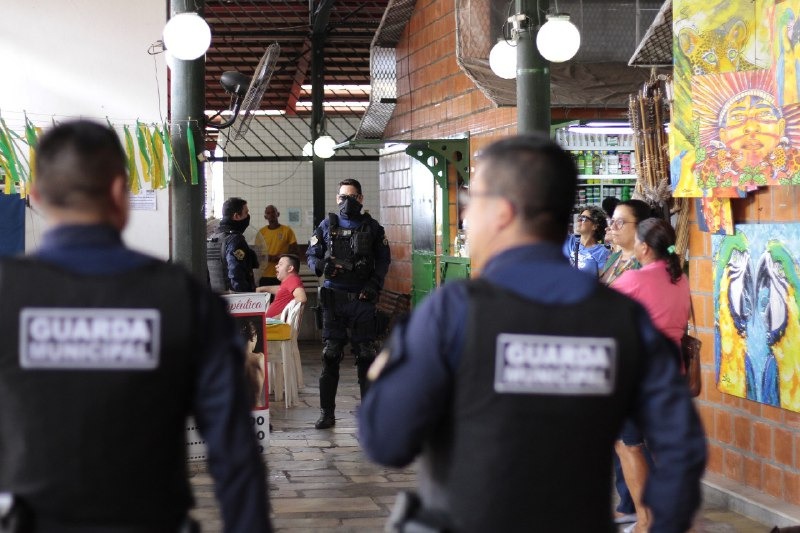 Homem é preso em flagrante ao assaltar mulher no Centro de Manaus