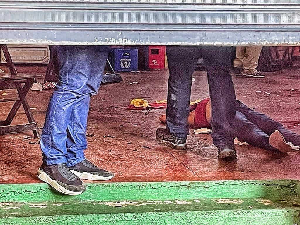 Tiroteio em bar termina com garçonete morta e clientes baleados em Manaus