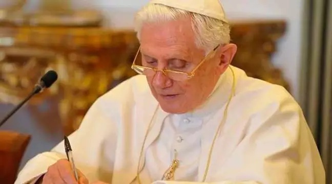 'Senhor, eu te amo' foram últimas palavras de Bento 16, diz Vaticano
