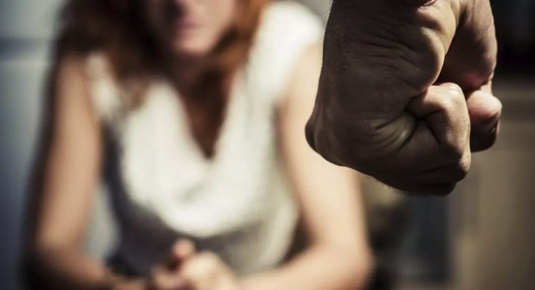 Homem é preso após agredir a própria esposa em Manaus