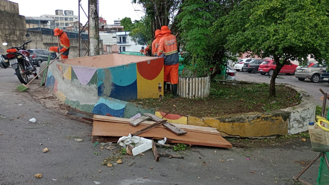 Ruas do Centro de Manaus recebem serviços de revitalização e limpeza