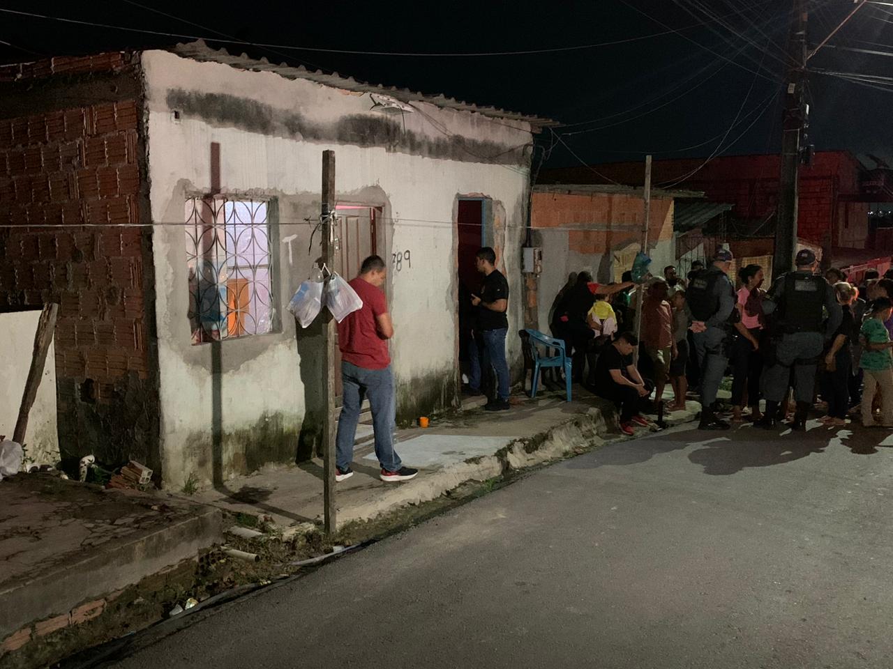 Jovem é morto dentro de casa ao tentar se proteger de tiroteio em Manaus