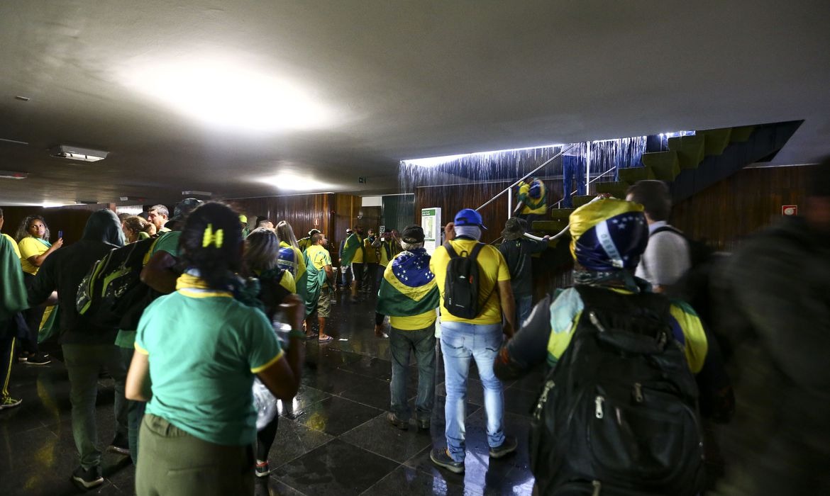 AGU criará força-tarefa para cobrar indenizações por danos em Brasília
