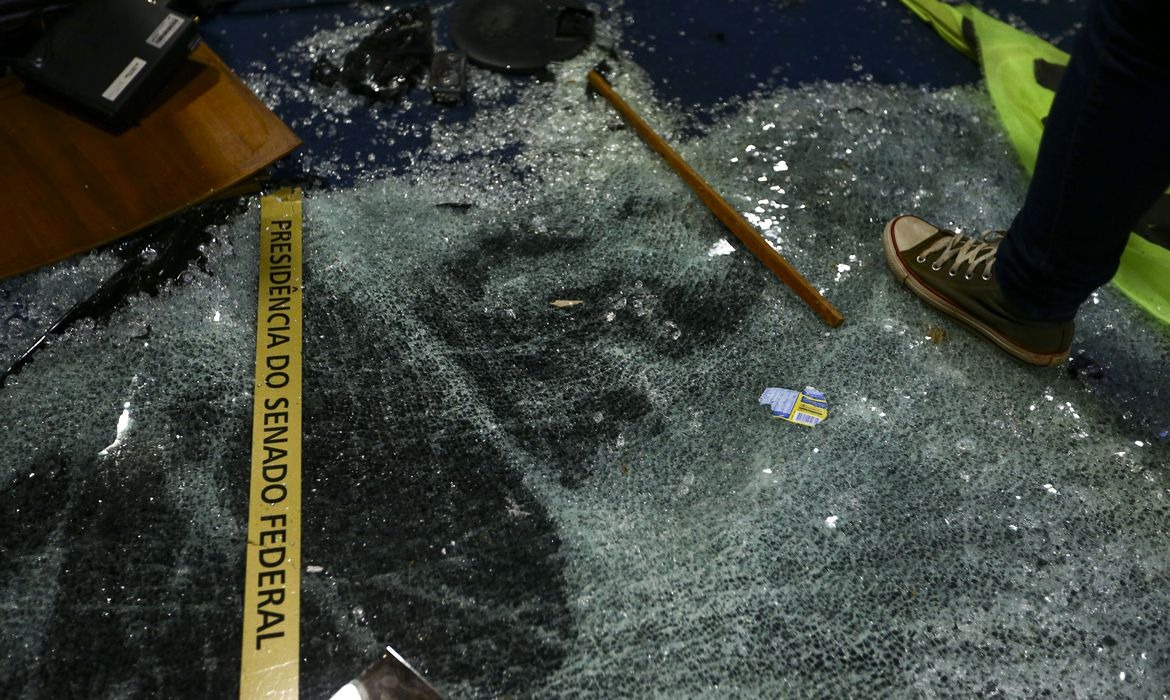 Iphan e Ibram vão recuperar obras de arte danificadas por bolsonaristas