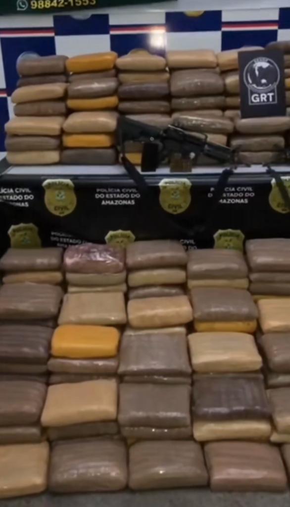 Meia tonelada de drogas e fuzis são apreendidos no Amazonas