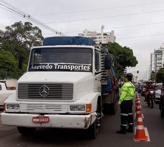 Fiscalização de veículos pesados continua nesta quarta em Manaus