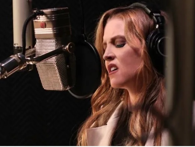 Lisa Presley, filha de Elvis Presley, morre aos 54 anos