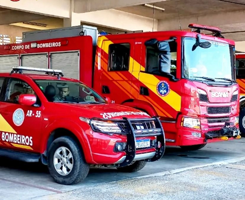 Casa fica destruída após incêndio e família fica desabrigada em Manaus