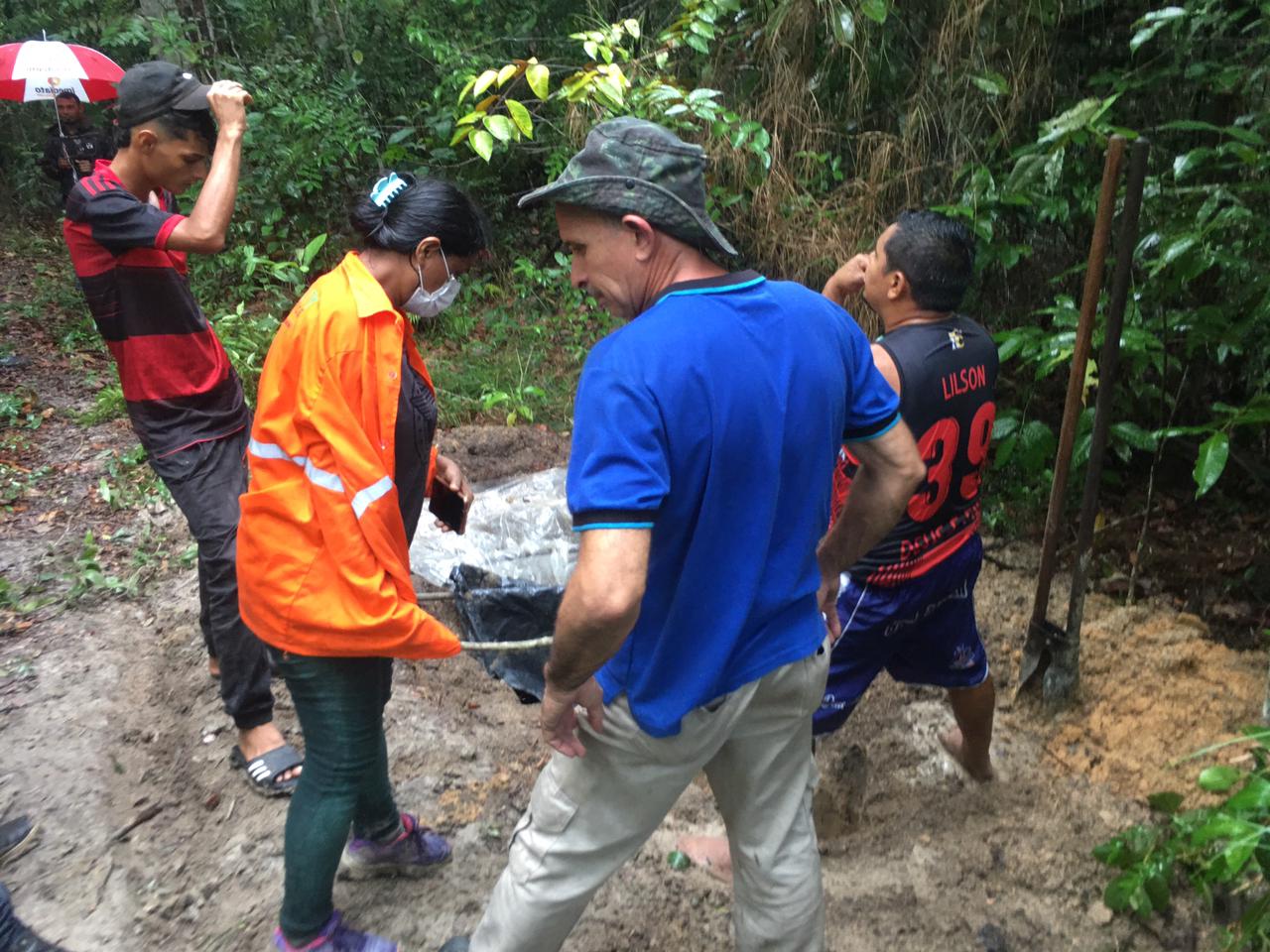 Jovem desaparecido há 21 dias é achado enterrado em cova rasa em Manaus