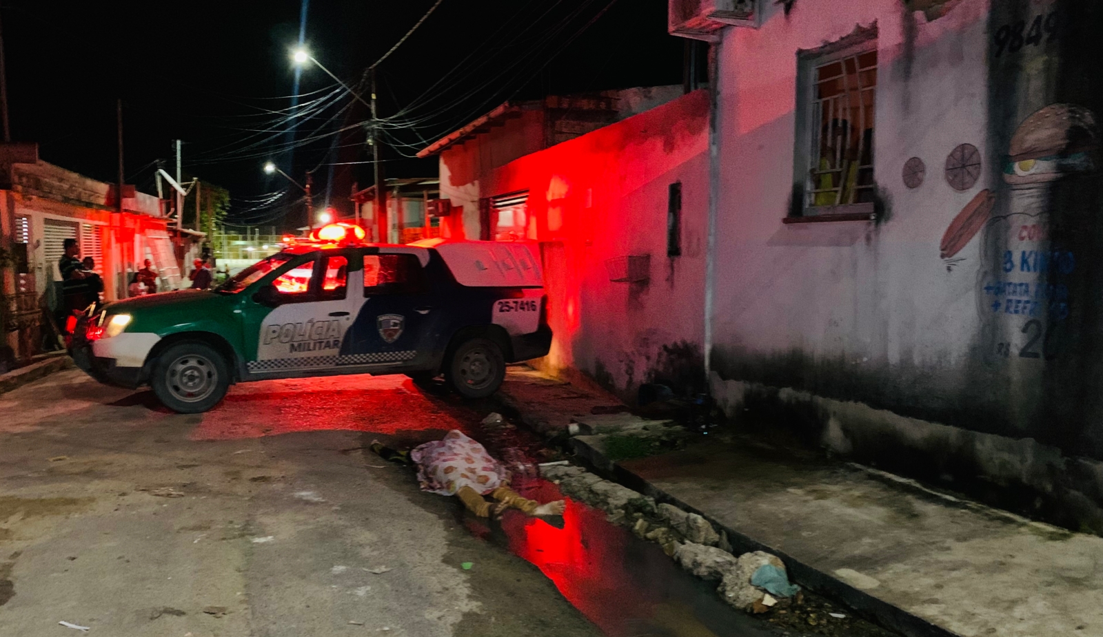 Moradores escutam disparos e encontram homem morto em rua de Manaus
