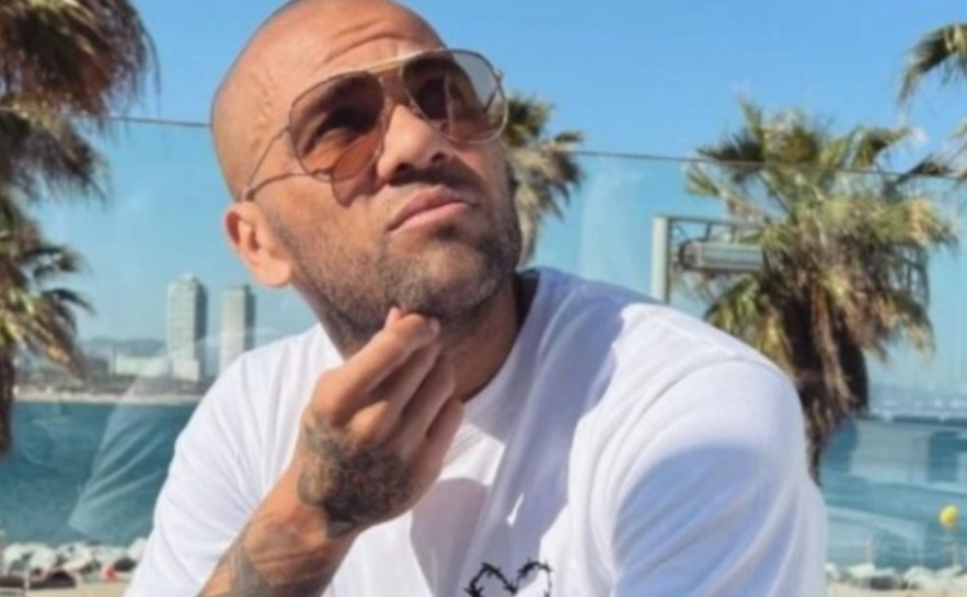 Acusado de estupro, Daniel Alves deu três versões diferentes sobre o caso