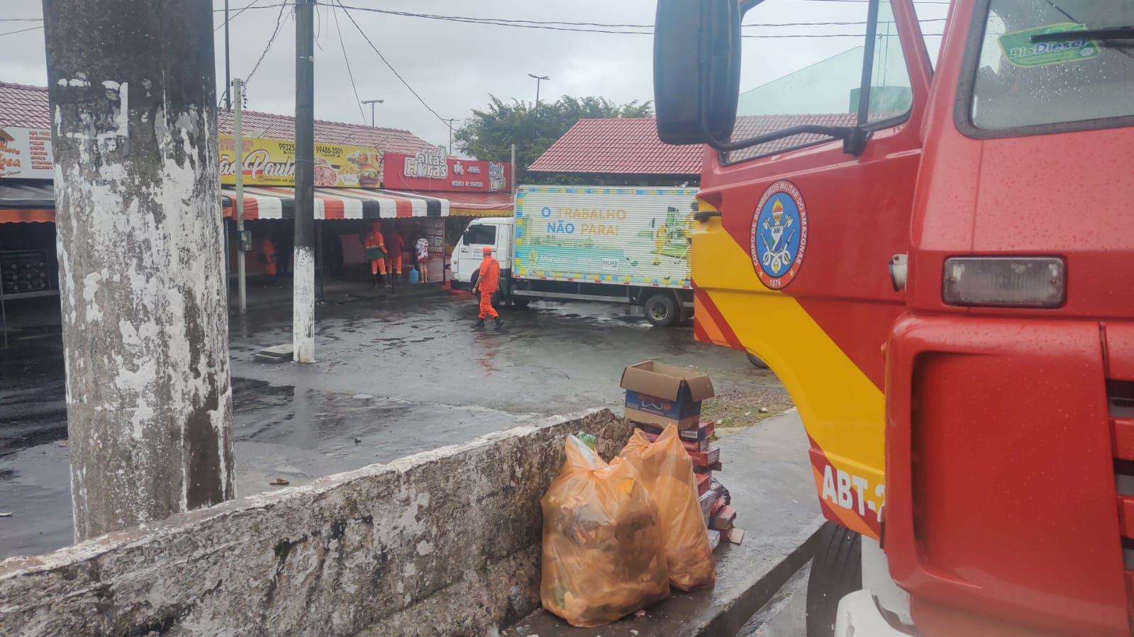 Incêndio em lanchonete ao lado da CMM assusta populares em Manaus