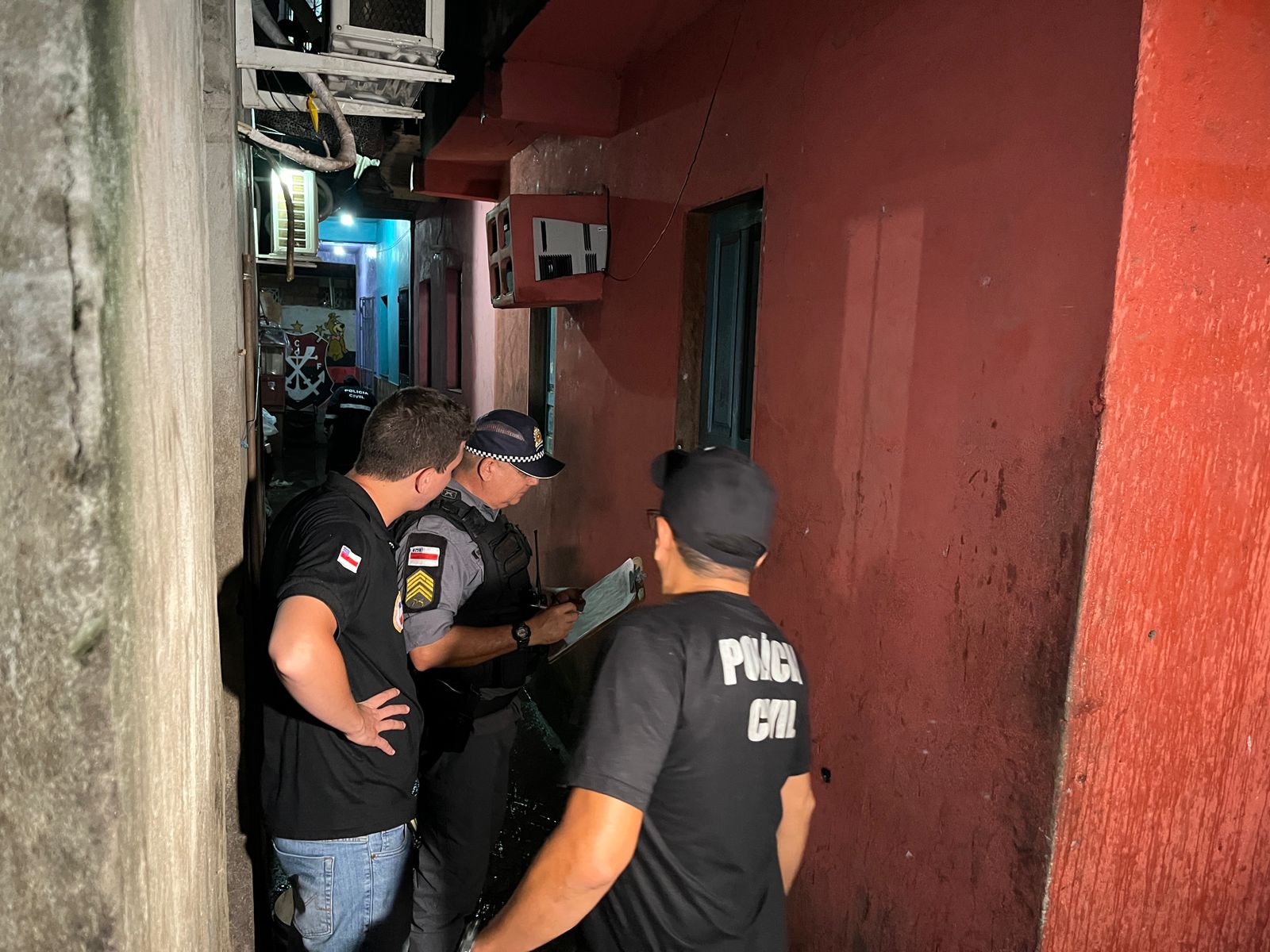 Homem é morto a tiros ao ser perseguido por criminosos em beco de Manaus