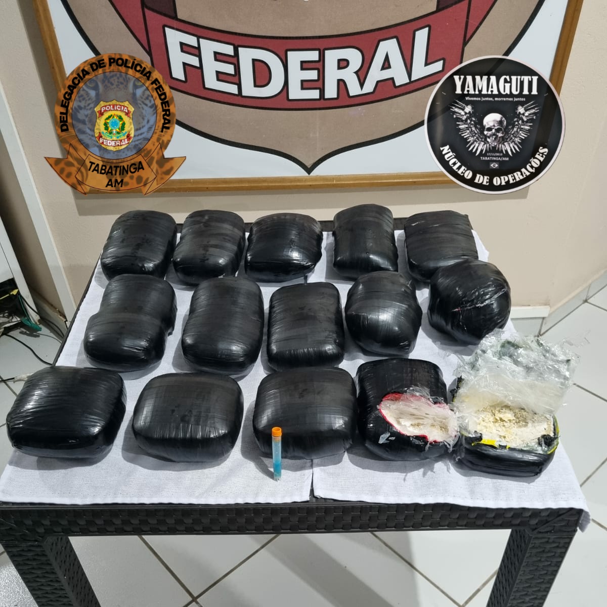 Mulher é presa com 19 kg de drogas escondidas em malas em porto no Amazonas