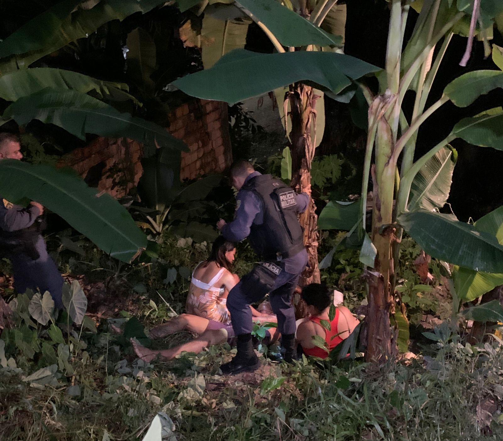 Homem é assassinado com tiro e terçadadas na cabeça em Manaus