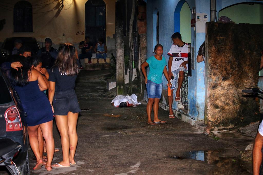 Casal é ‘chamado para a morte’ e executado em frente a igreja em Manaus