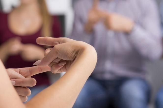 Prefeitura abre inscrições para cursos de Libras e Inglês em Manaus