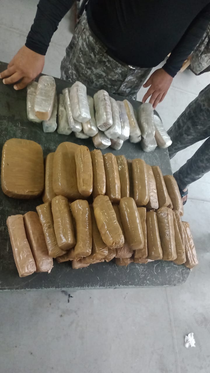 Drogas avaliadas em quase R$ 300 mil são apreendidas em balsa no Amazonas